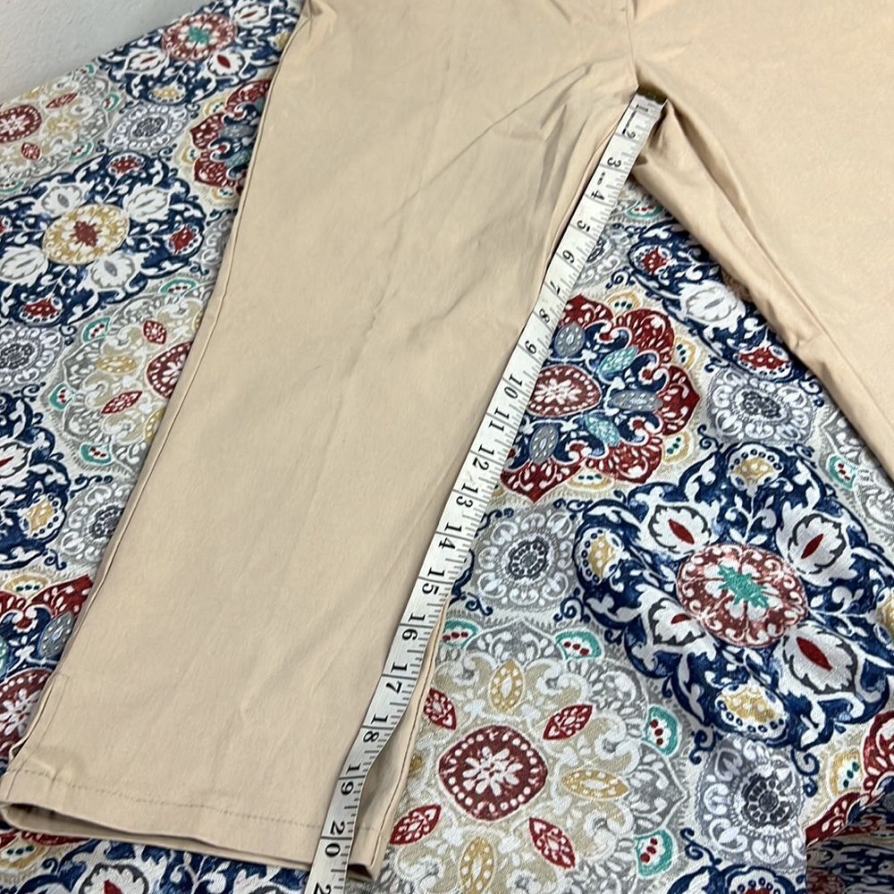 Color Swatch stretchy Capri pants - Picture 4 of 6